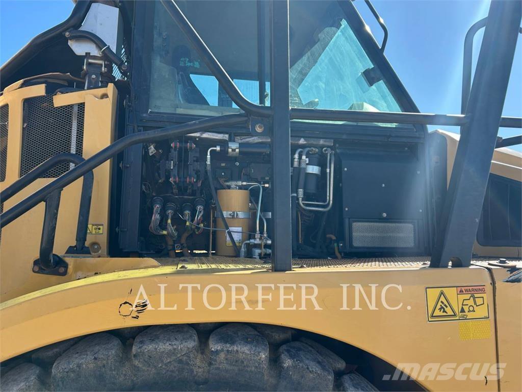 CAT 740B 铰接式自卸车