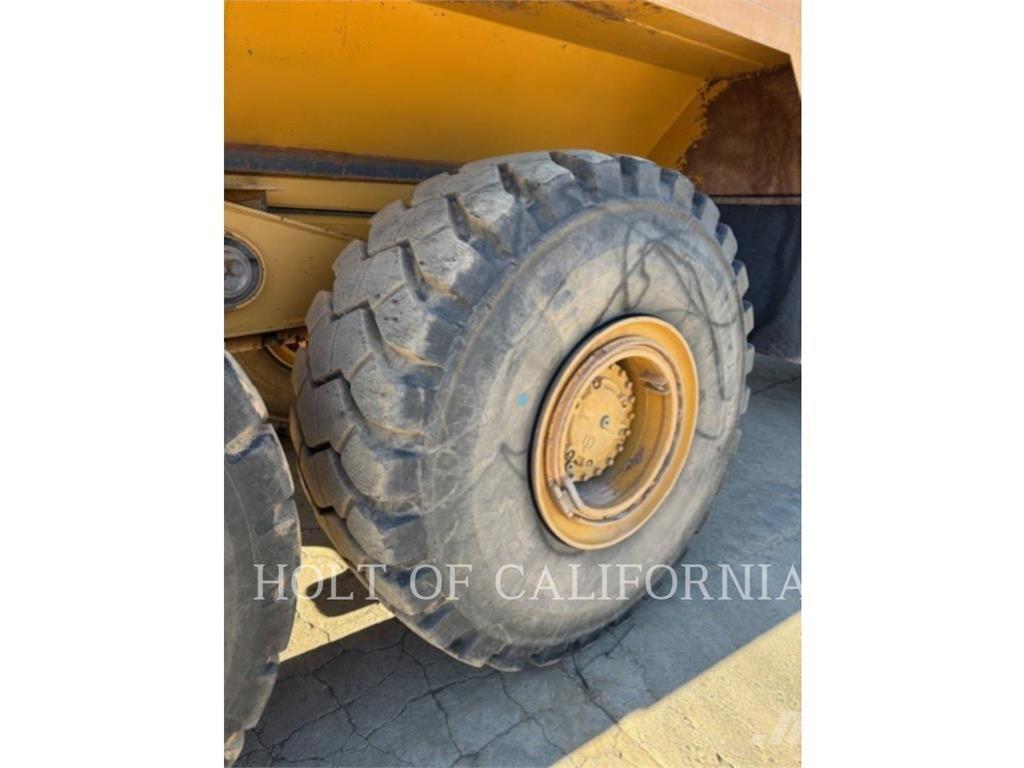 CAT 740B WT 油罐车