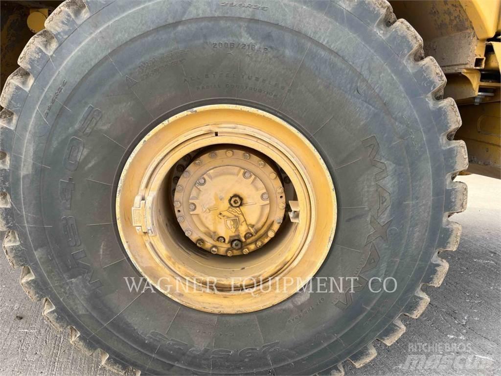 CAT 740B WT 水罐车