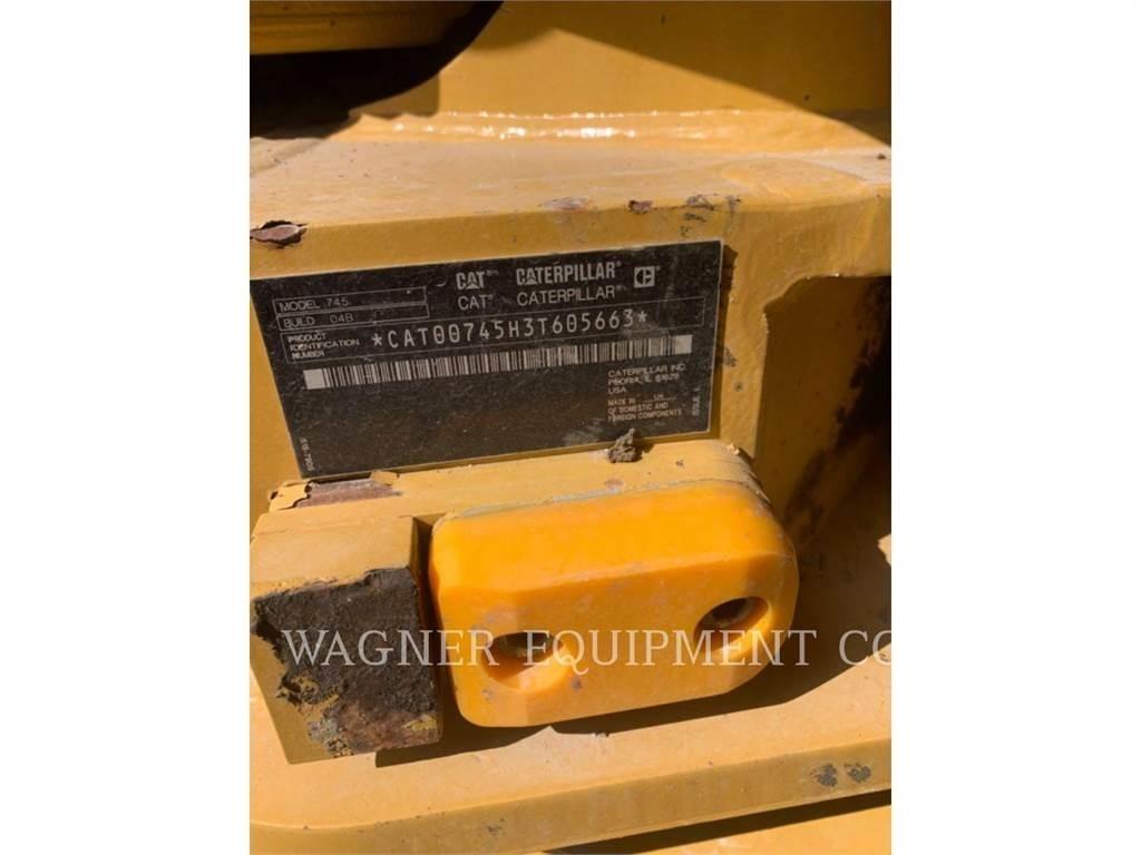CAT 745 铰接式自卸车