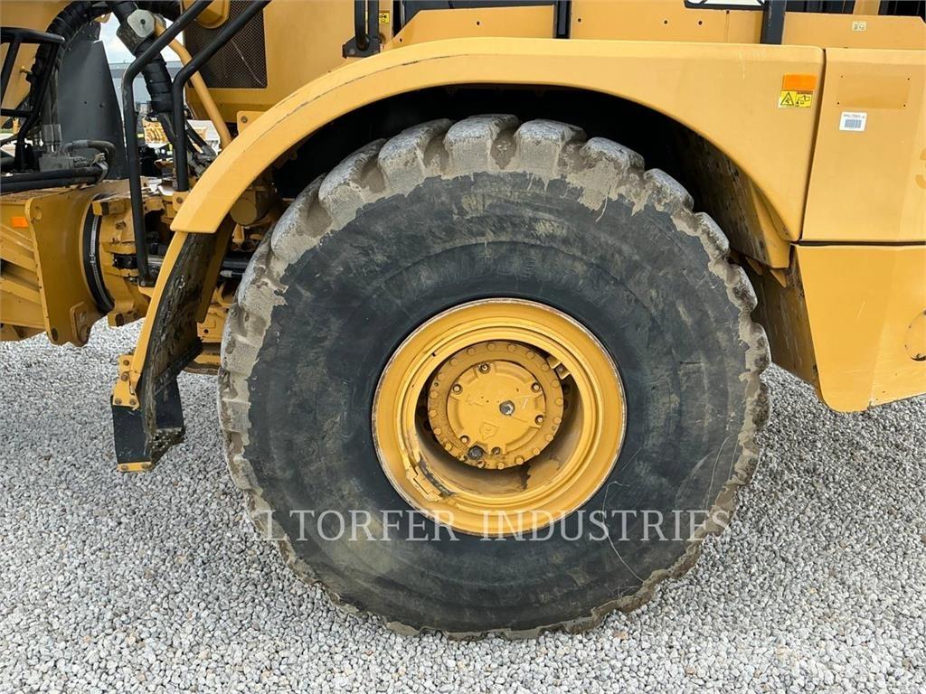 CAT 745 铰接式自卸车