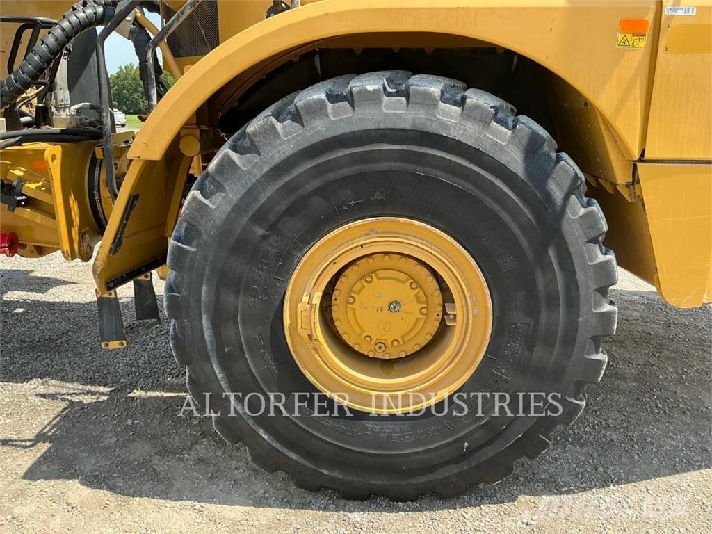CAT 745 铰接式自卸车