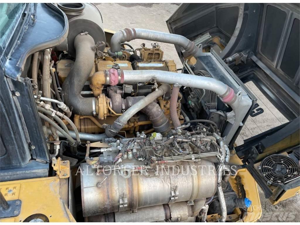 CAT 745 铰接式自卸车