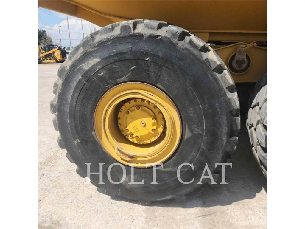 CAT 745 铰接式自卸车