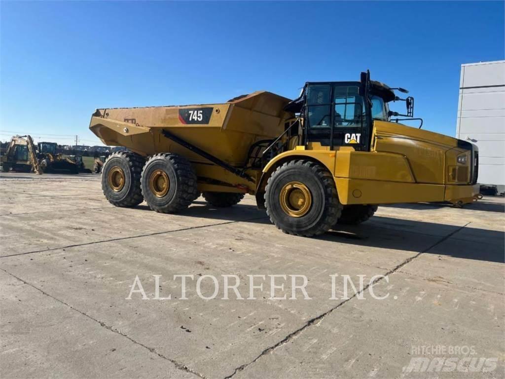 CAT 745 铰接式自卸车