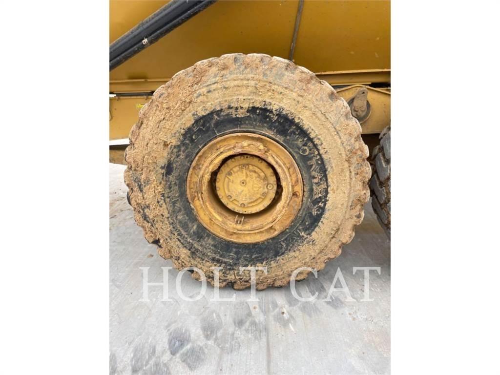 CAT 745 铰接式自卸车