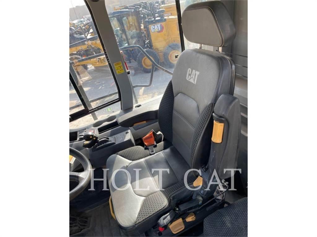 CAT 745 铰接式自卸车