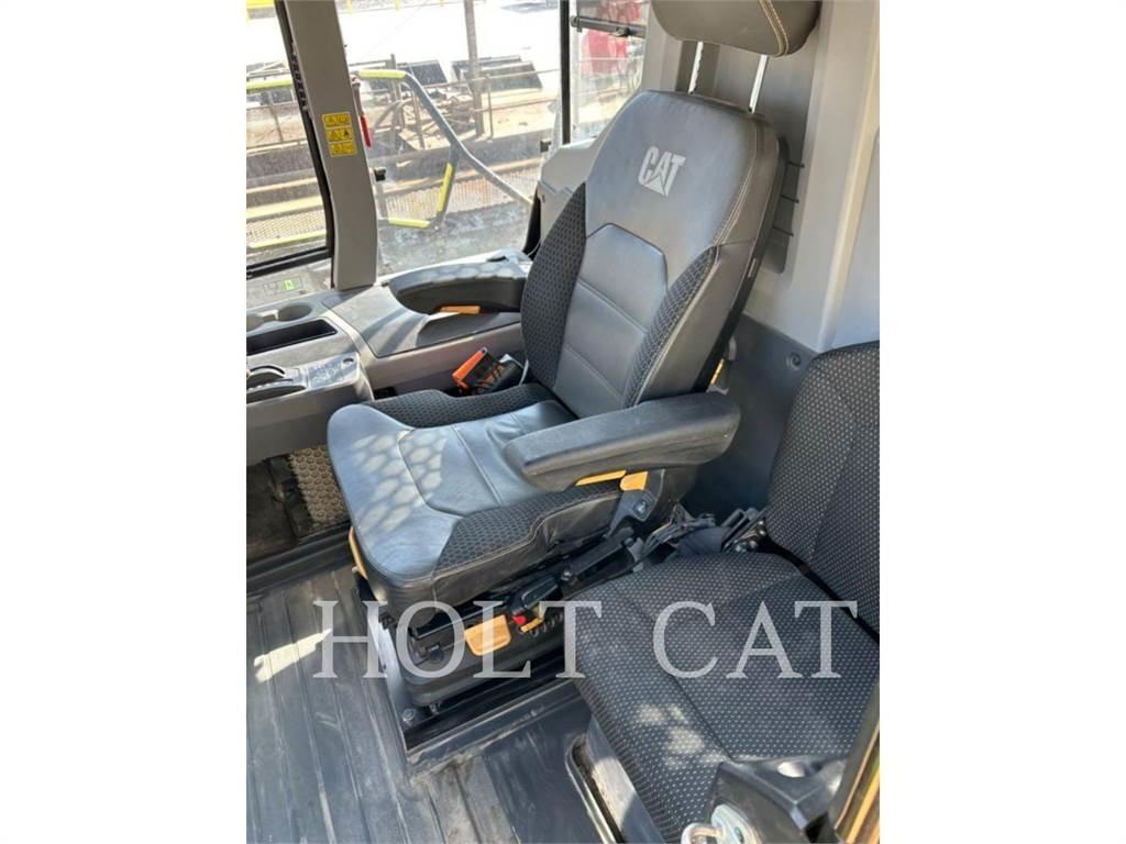 CAT 745 铰接式自卸车