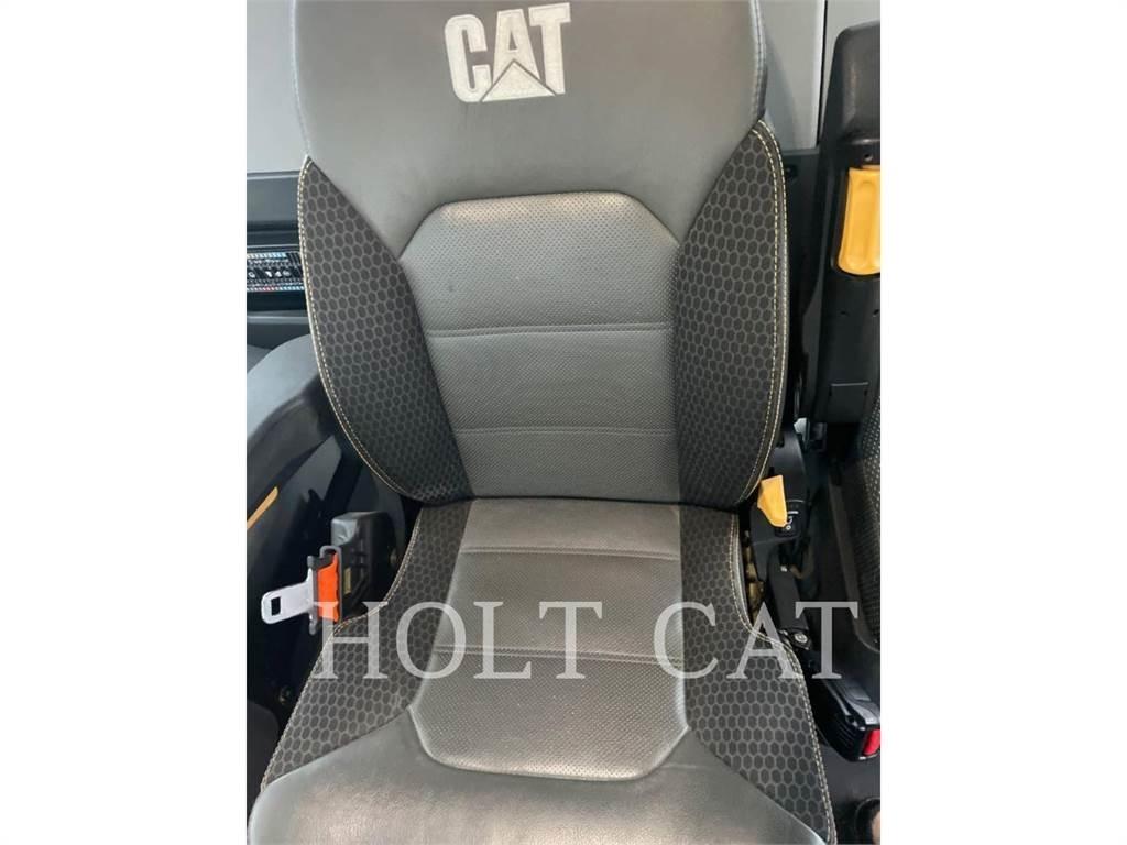 CAT 745 铰接式自卸车