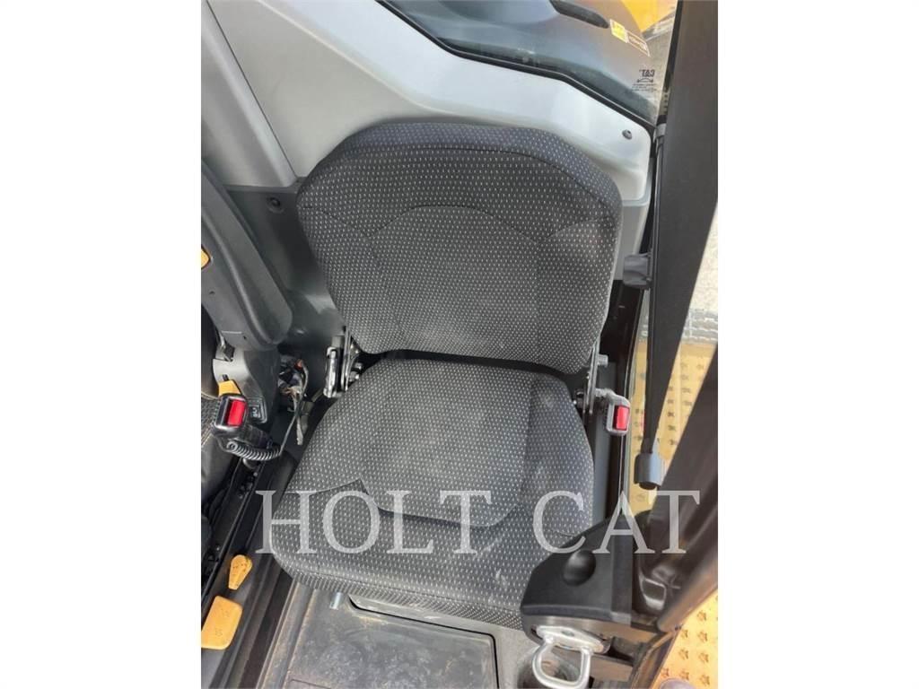 CAT 745 铰接式自卸车
