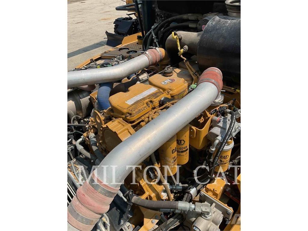 CAT 745 铰接式自卸车