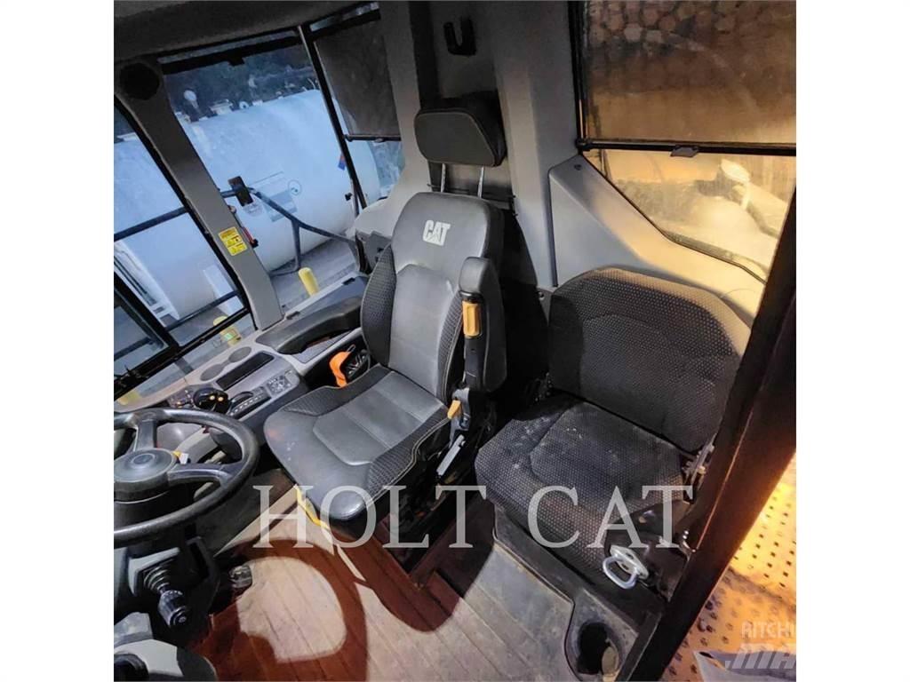 CAT 745 铰接式自卸车