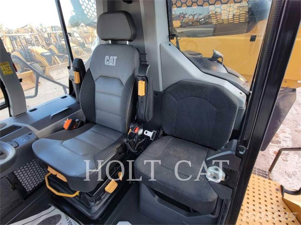 CAT 745 铰接式自卸车