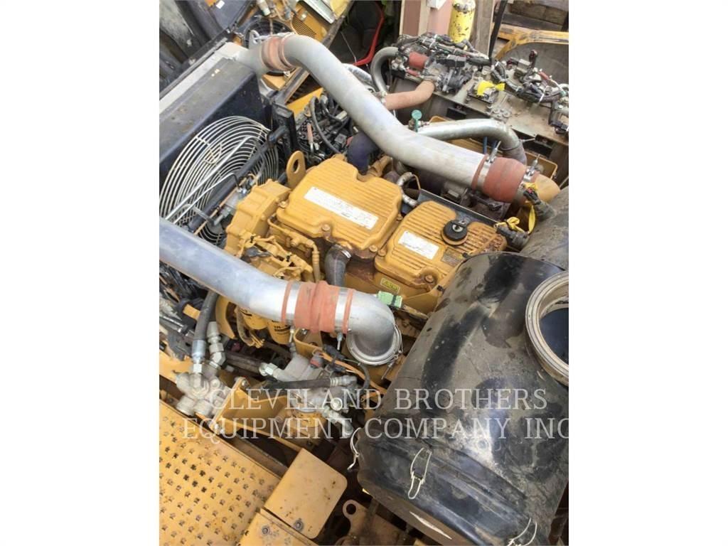 CAT 745 铰接式自卸车