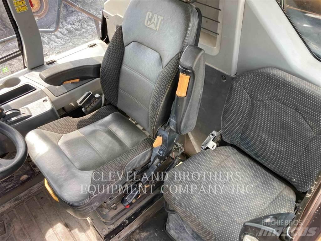CAT 745 铰接式自卸车