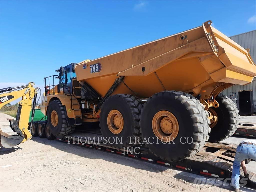 CAT 745 铰接式自卸车