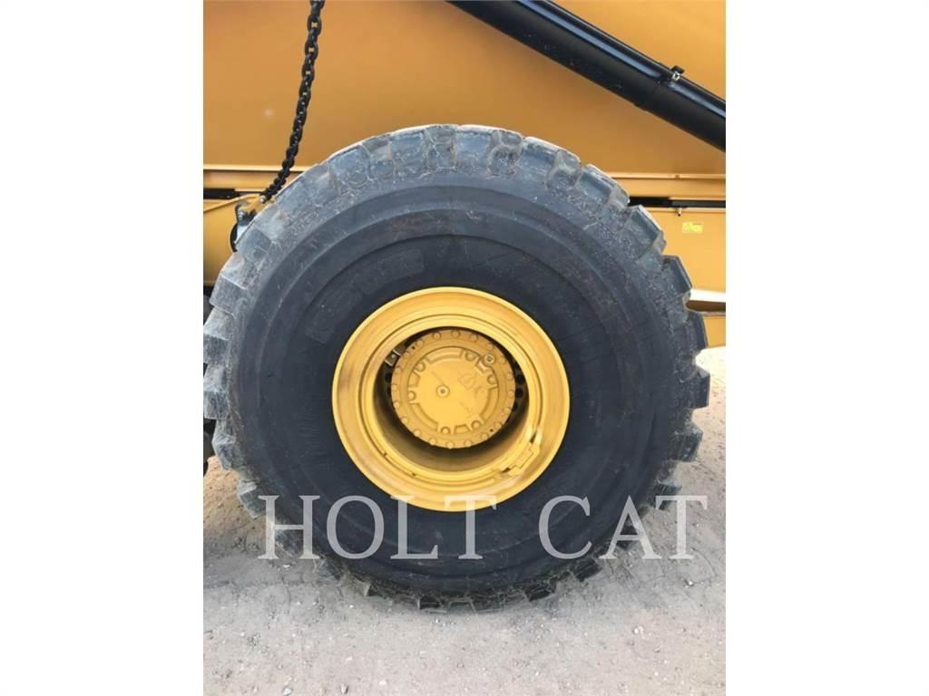 CAT 745 铰接式自卸车