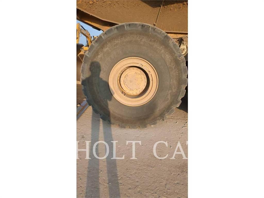 CAT 745 铰接式自卸车