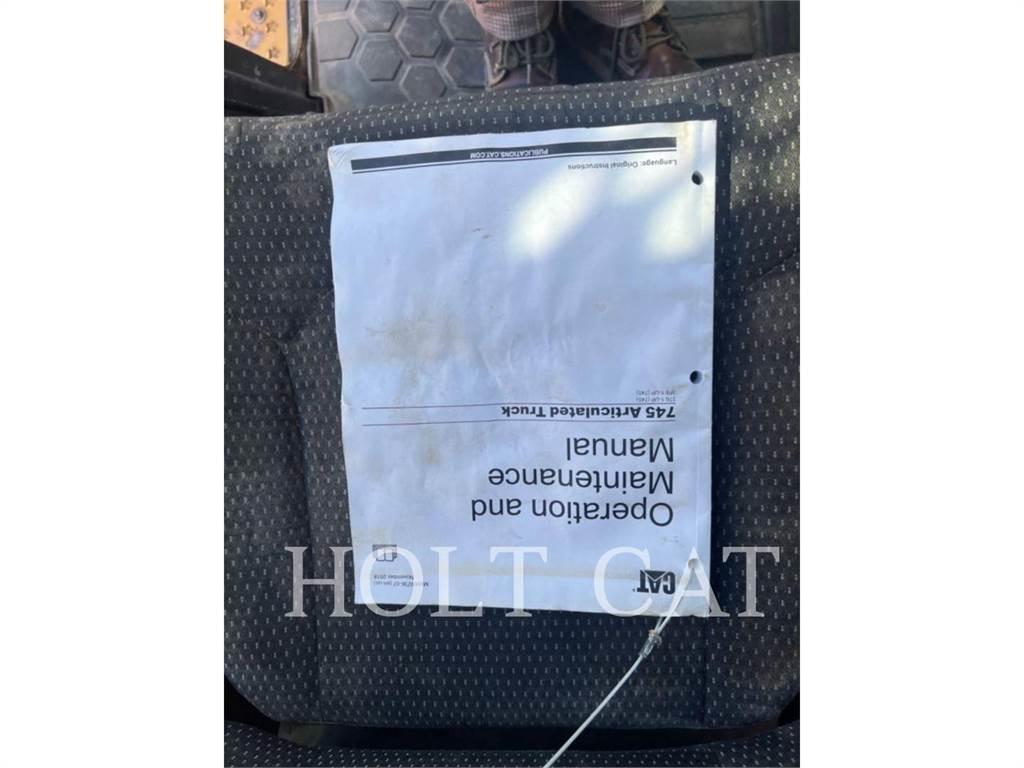 CAT 745 铰接式自卸车