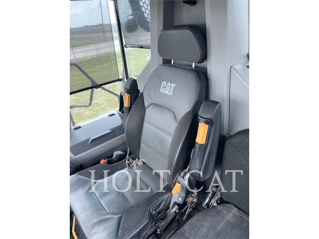 CAT 745 铰接式自卸车