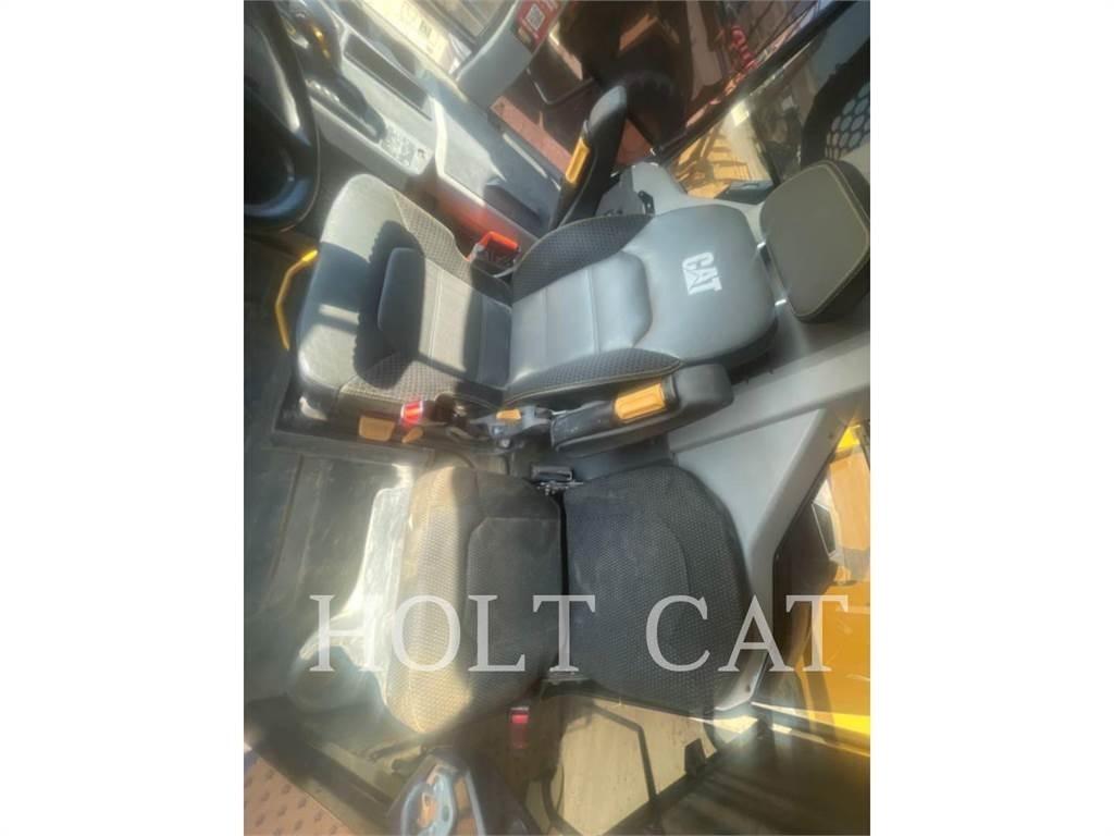 CAT 745 铰接式自卸车