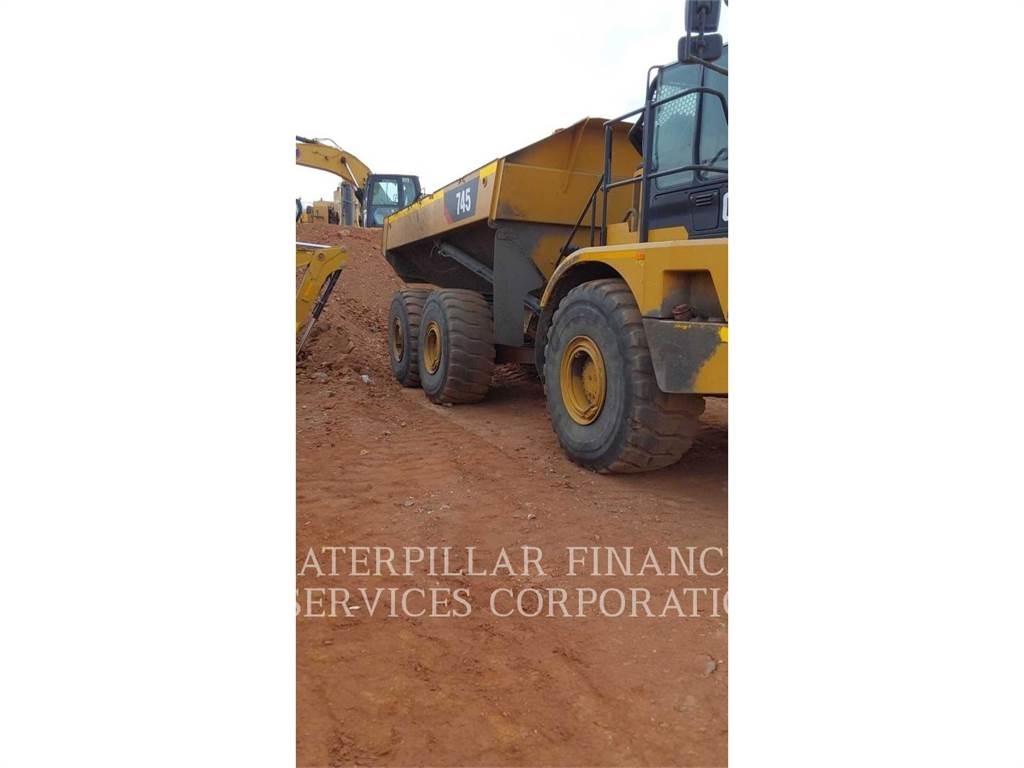 CAT 745 铰接式自卸车
