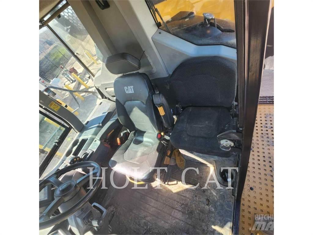 CAT 745 铰接式自卸车