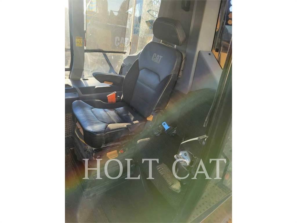 CAT 745 铰接式自卸车