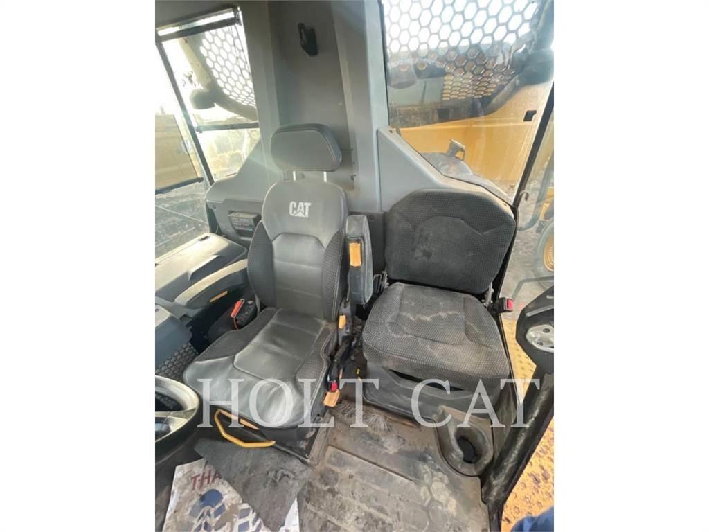 CAT 745 铰接式自卸车