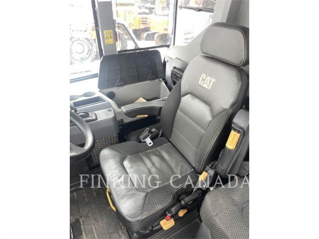 CAT 745 铰接式自卸车