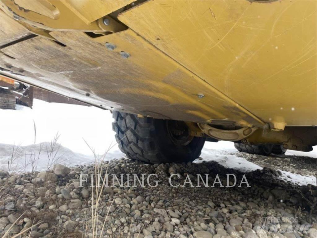 CAT 745 铰接式自卸车