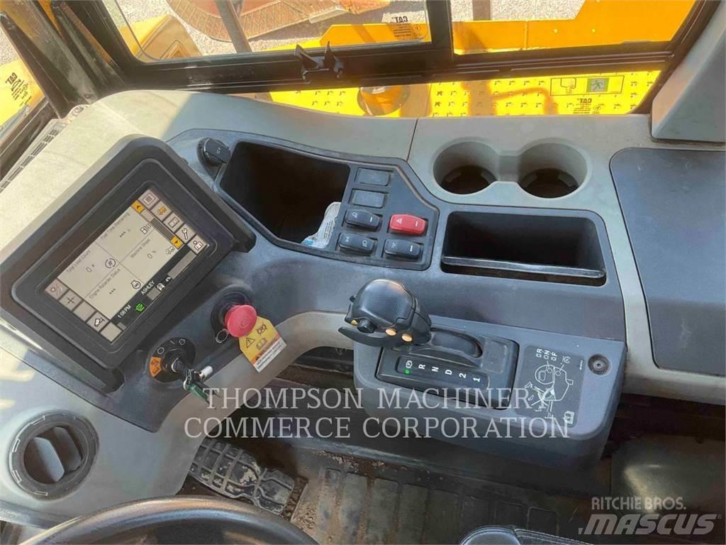 CAT 745 铰接式自卸车
