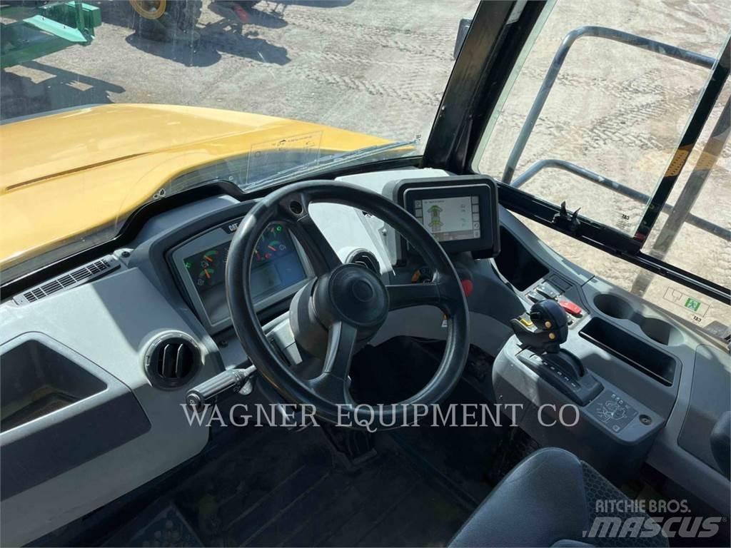 CAT 745 铰接式自卸车