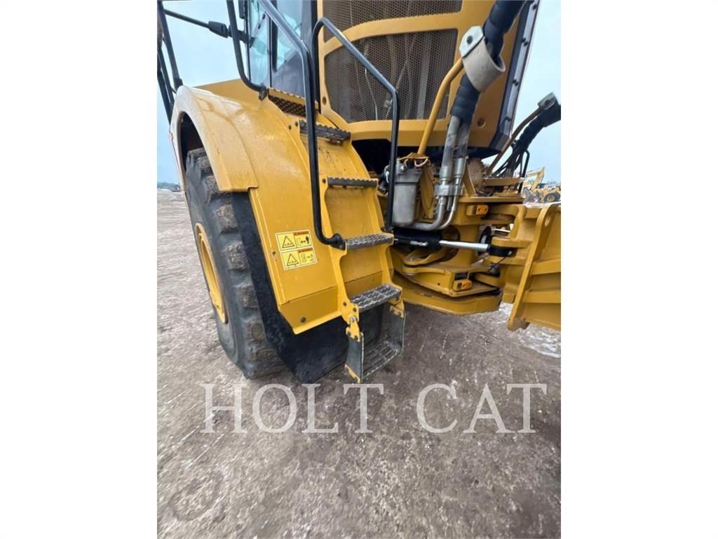 CAT 745 铰接式自卸车