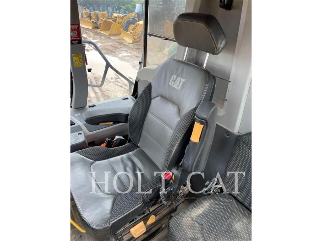 CAT 745 铰接式自卸车