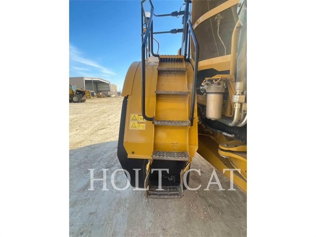 CAT 745 铰接式自卸车