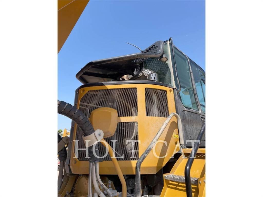 CAT 745 铰接式自卸车