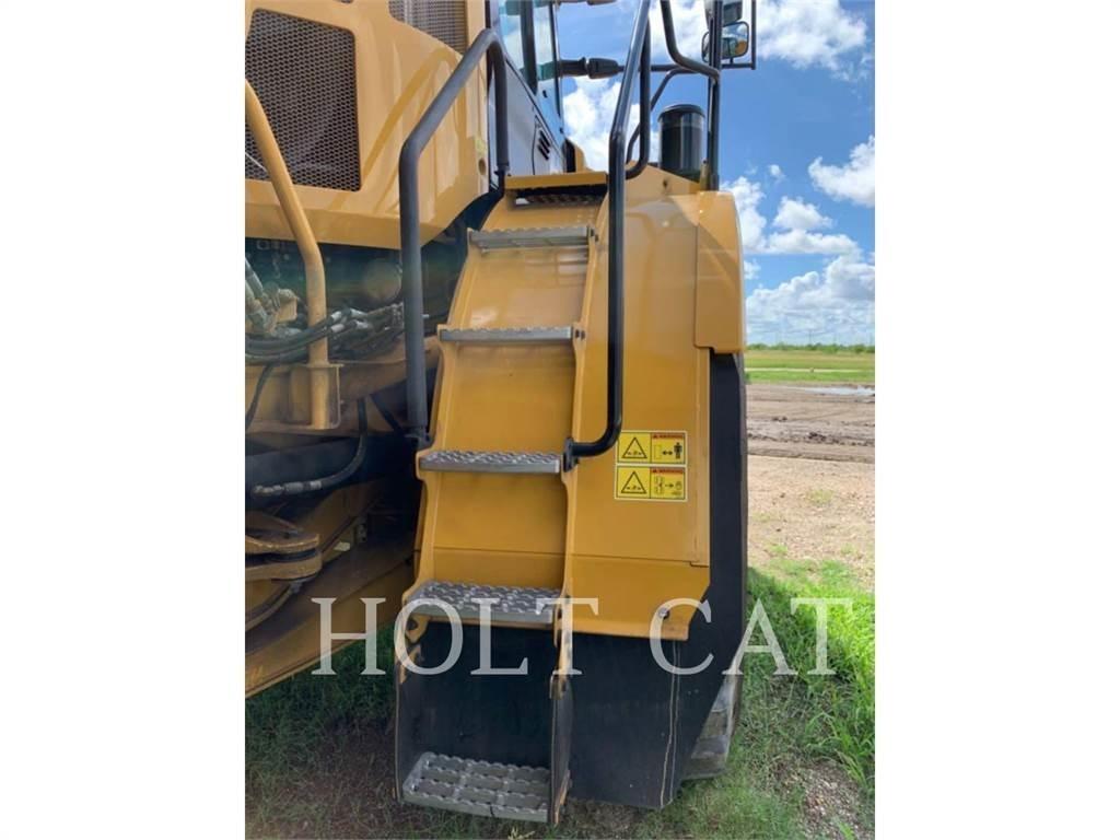 CAT 745 铰接式自卸车