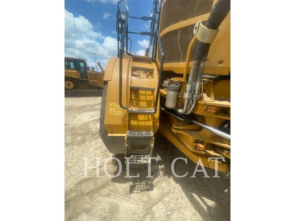 CAT 745 铰接式自卸车