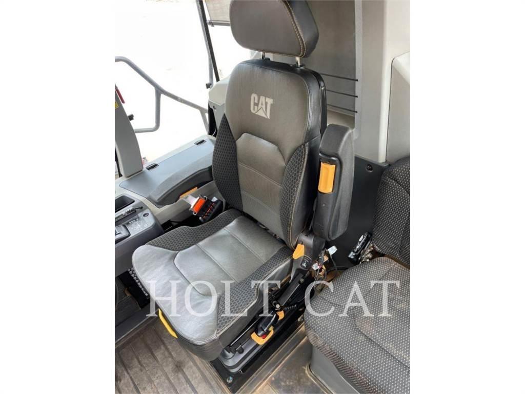 CAT 745 铰接式自卸车
