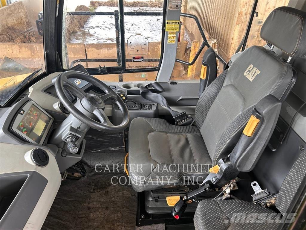 CAT 745 铰接式自卸车