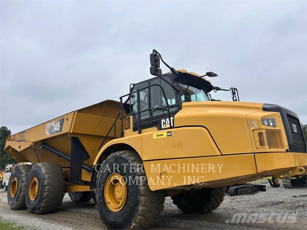 CAT 745 铰接式自卸车