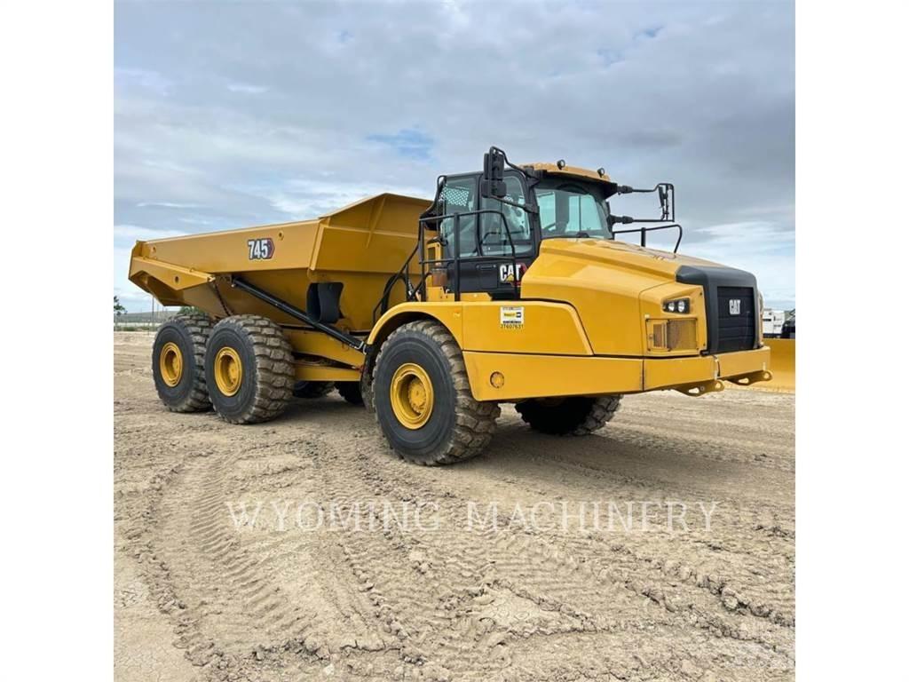CAT 745 铰接式自卸车