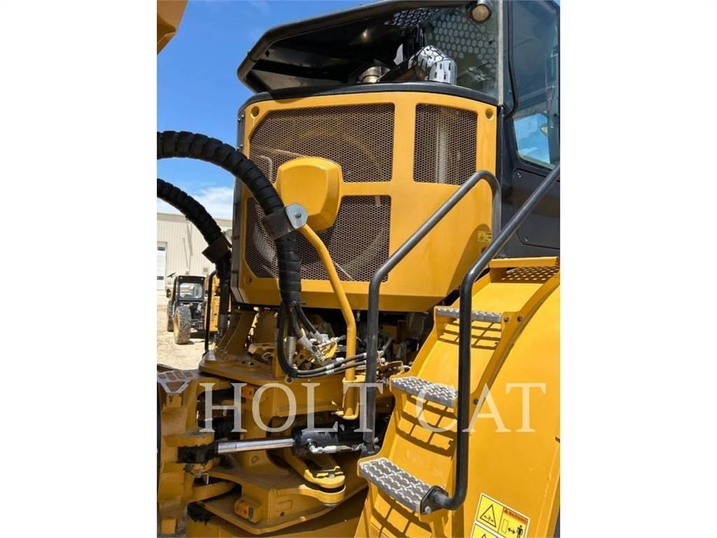 CAT 745 铰接式自卸车