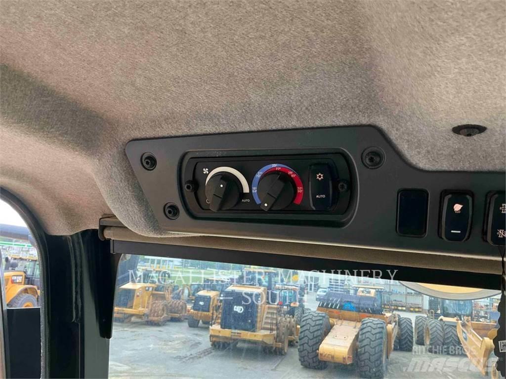 CAT 745 铰接式自卸车