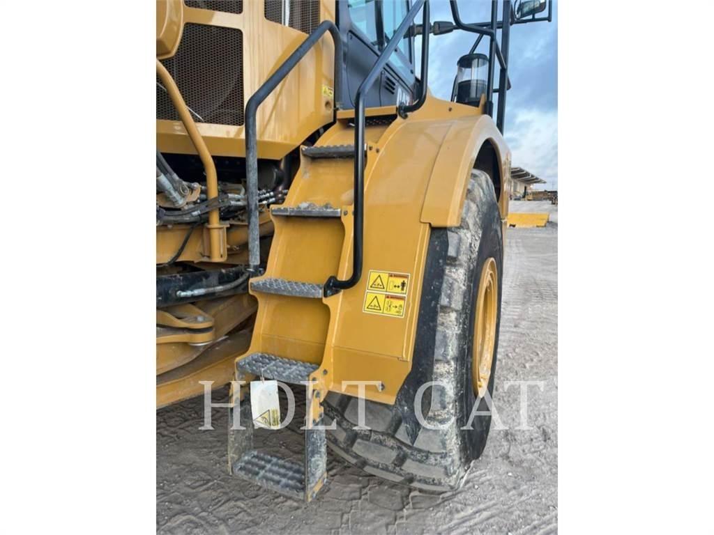 CAT 745 铰接式自卸车