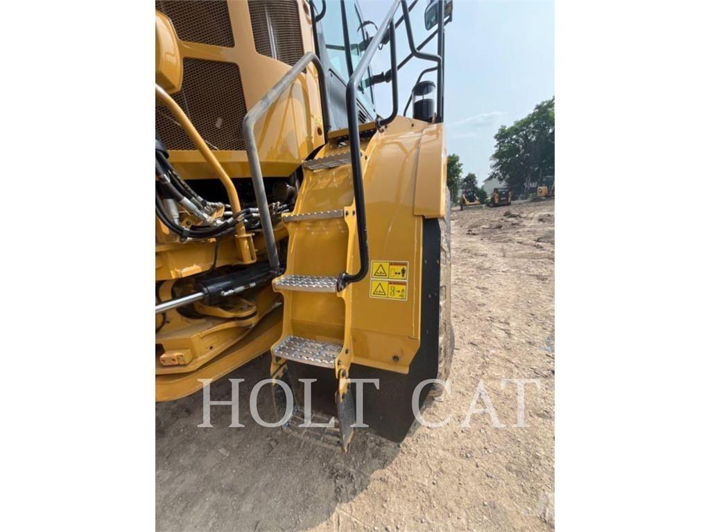 CAT 745 铰接式自卸车
