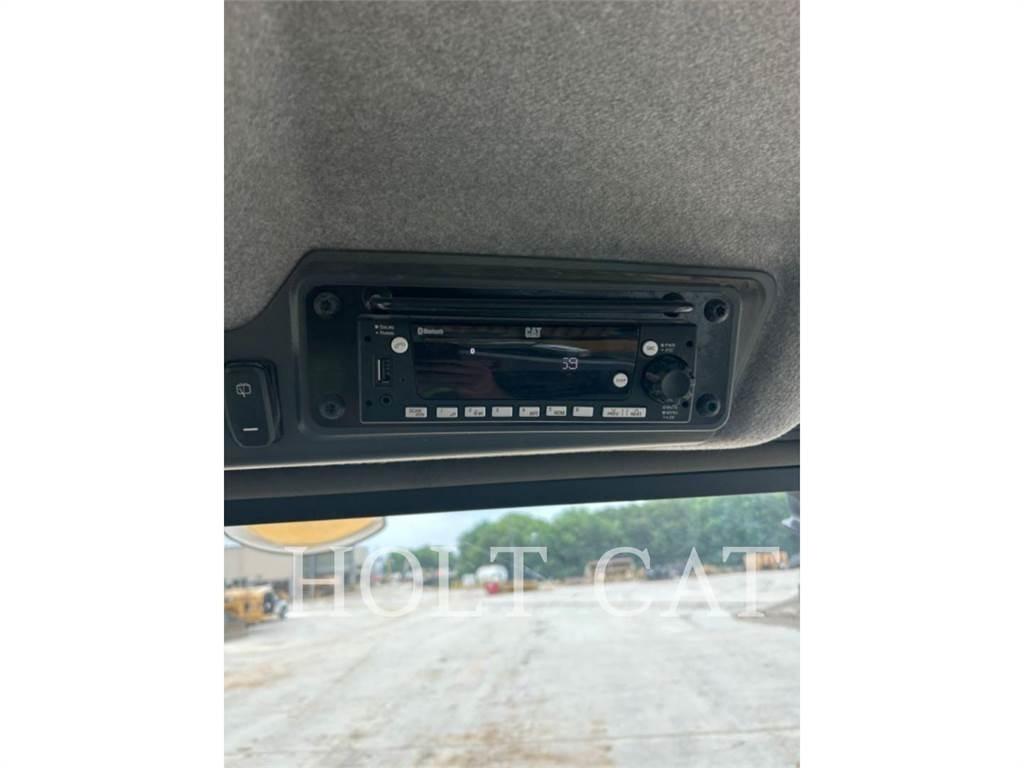 CAT 745 铰接式自卸车