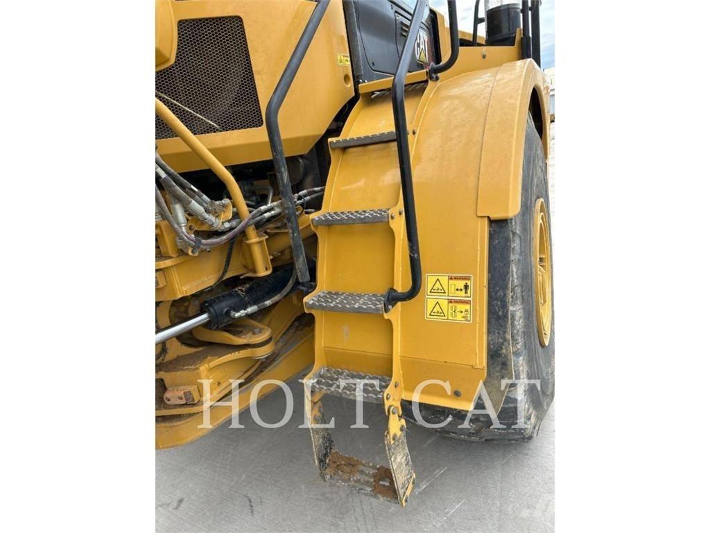 CAT 745 铰接式自卸车