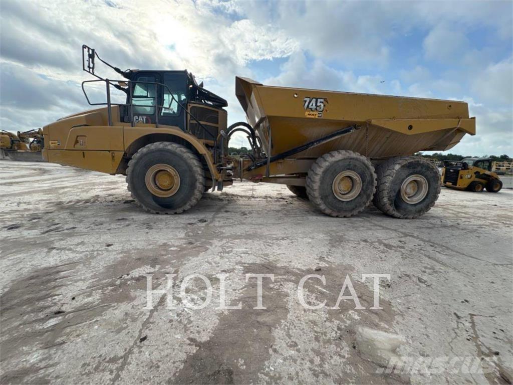 CAT 745 铰接式自卸车